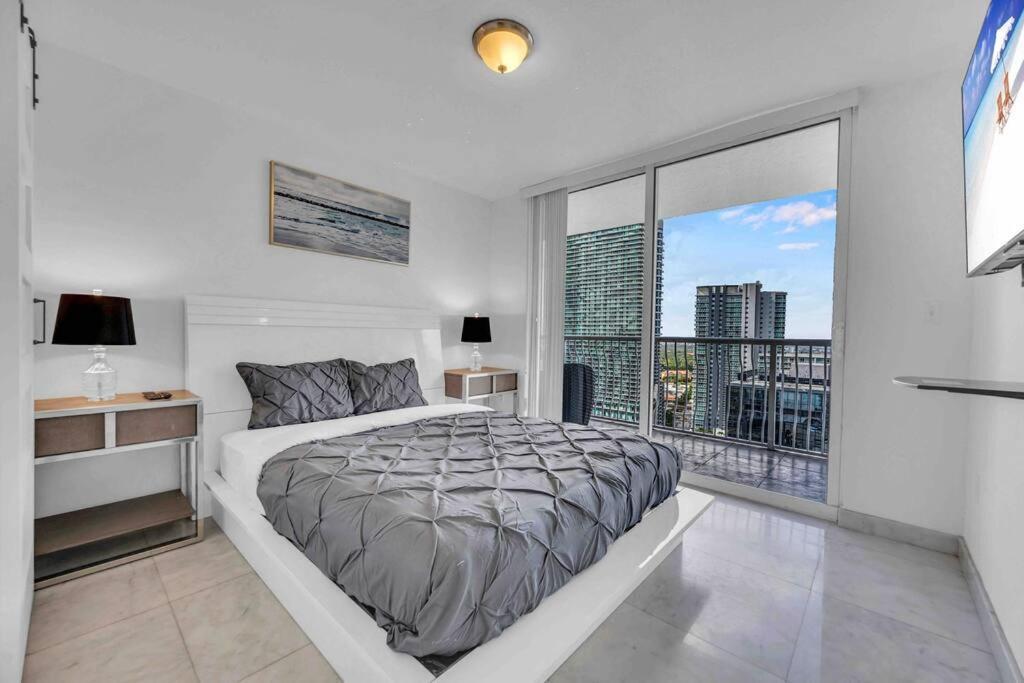 Iconic High Floor 3 Bedrooms In The Heart Of Маями Екстериор снимка