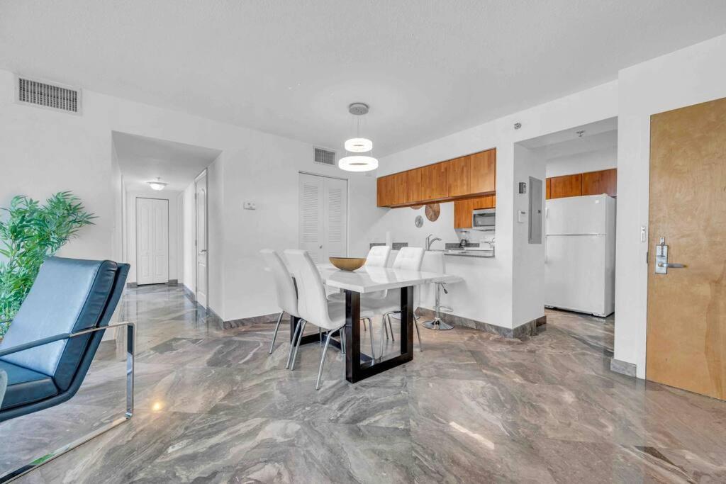 Iconic High Floor 3 Bedrooms In The Heart Of Маями Екстериор снимка