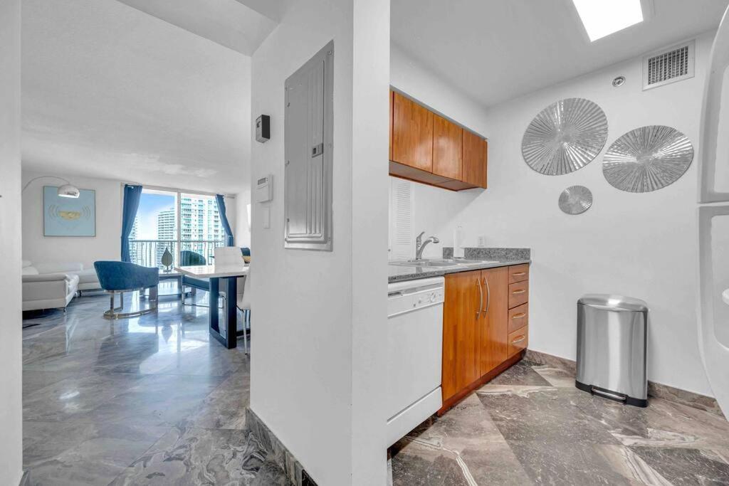 Iconic High Floor 3 Bedrooms In The Heart Of Маями Екстериор снимка