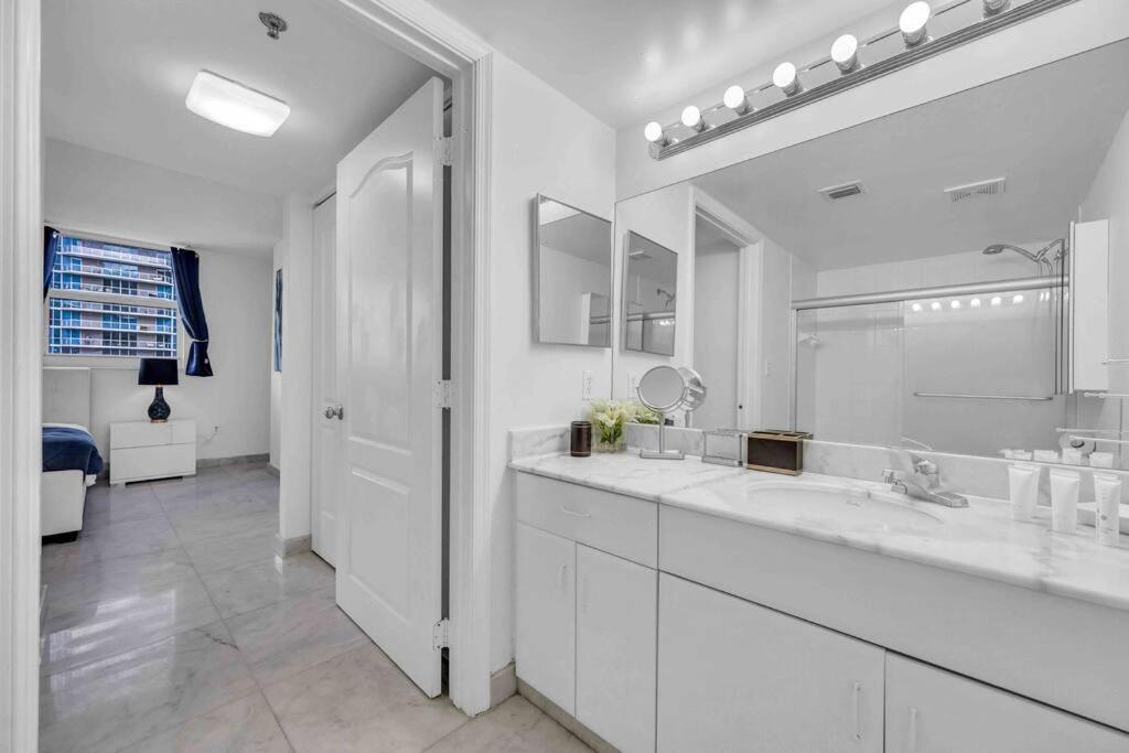 Iconic High Floor 3 Bedrooms In The Heart Of Маями Екстериор снимка