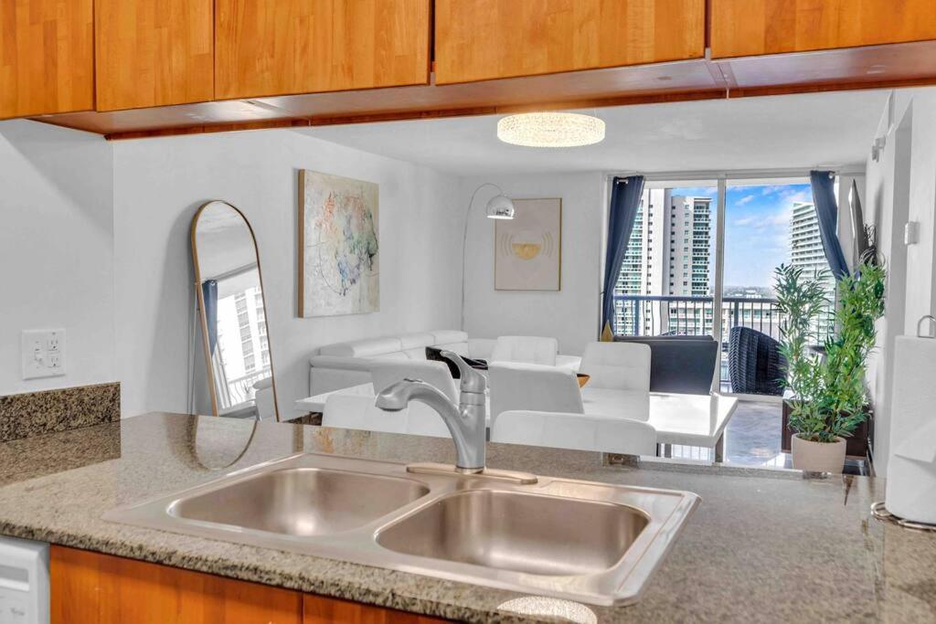 Iconic High Floor 3 Bedrooms In The Heart Of Маями Екстериор снимка