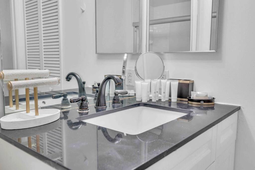 Iconic High Floor 3 Bedrooms In The Heart Of Маями Екстериор снимка