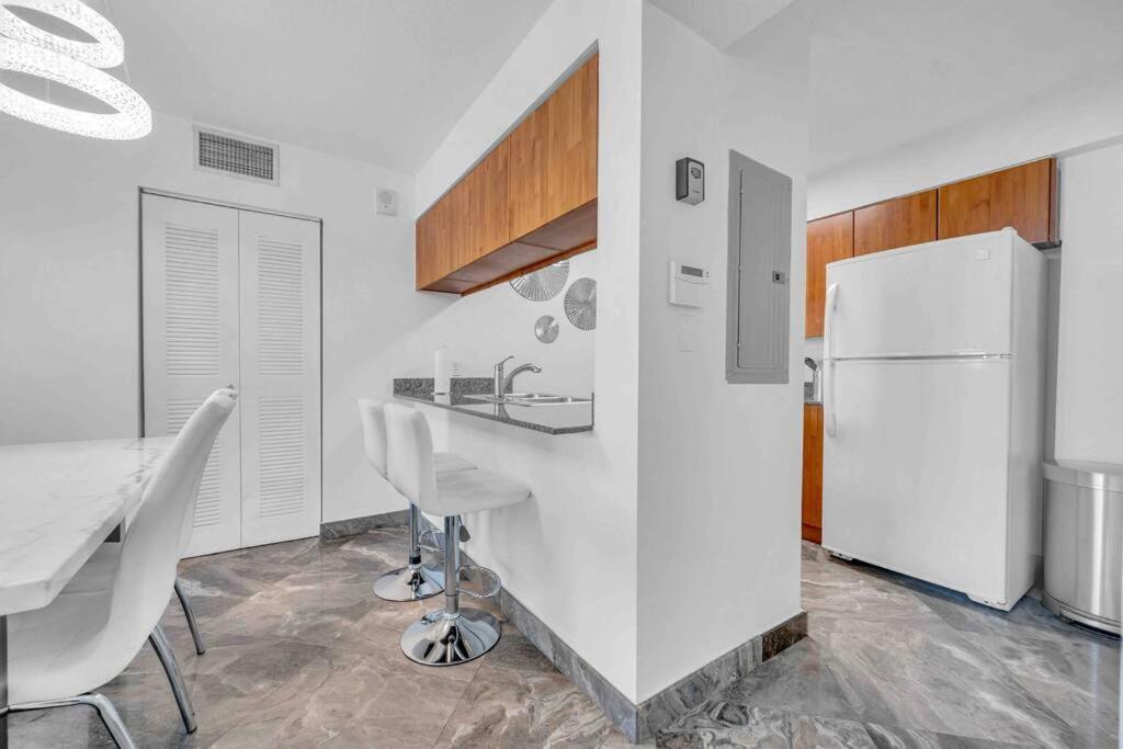 Iconic High Floor 3 Bedrooms In The Heart Of Маями Екстериор снимка